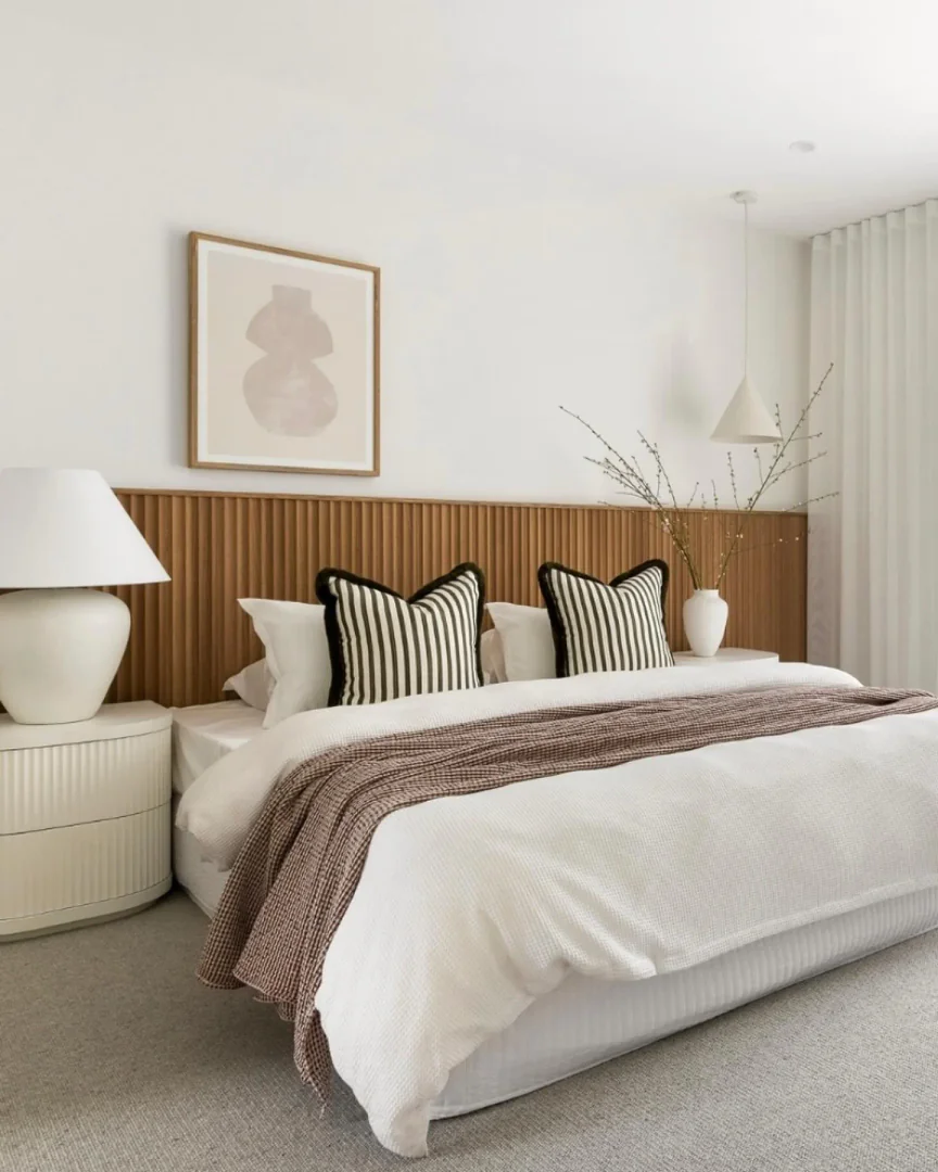 12. Modern Minimalism in White and Wood (Main Bedroom Ideas)