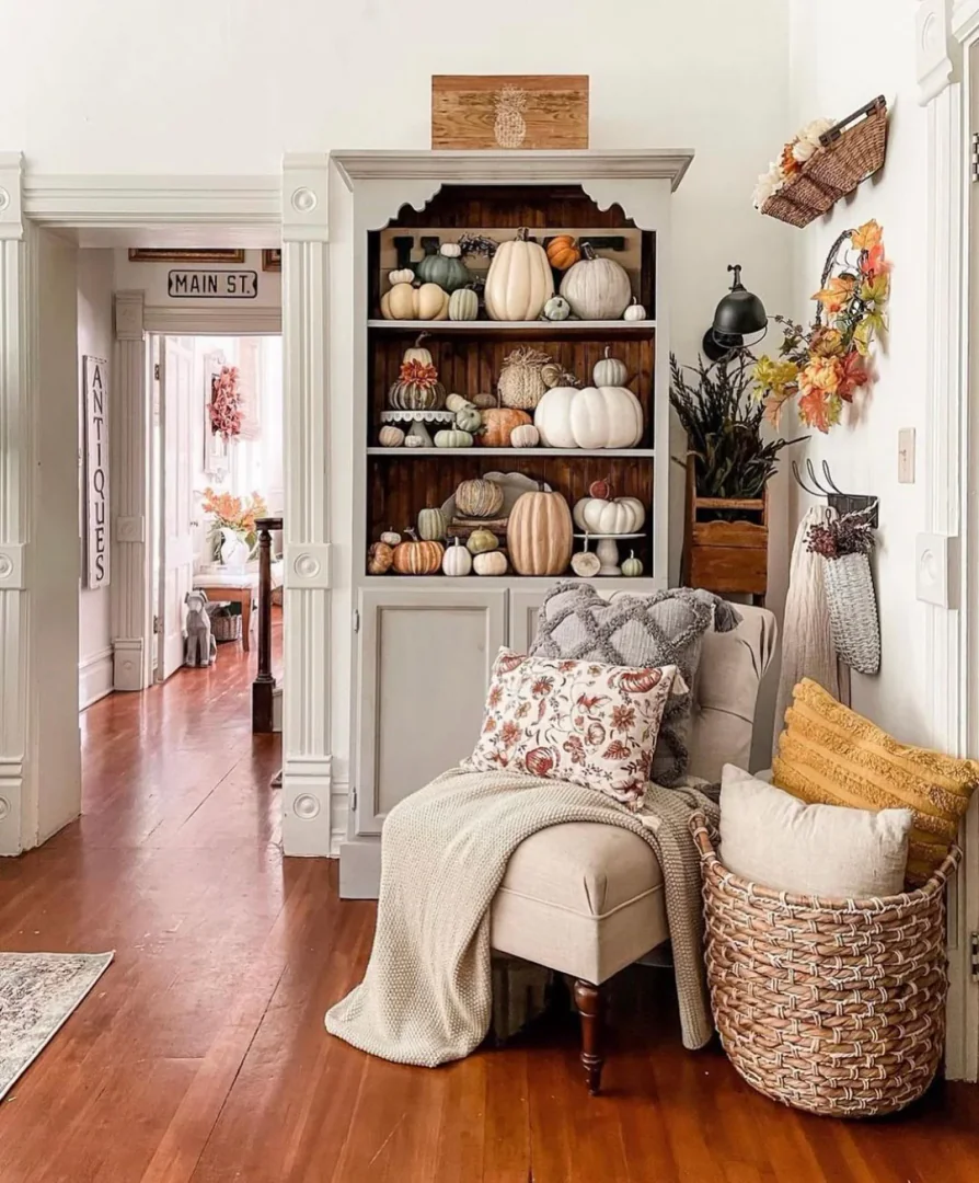 12. Pumpkin Display with Cottage Charm (Fall Living Room Decor Ideas)