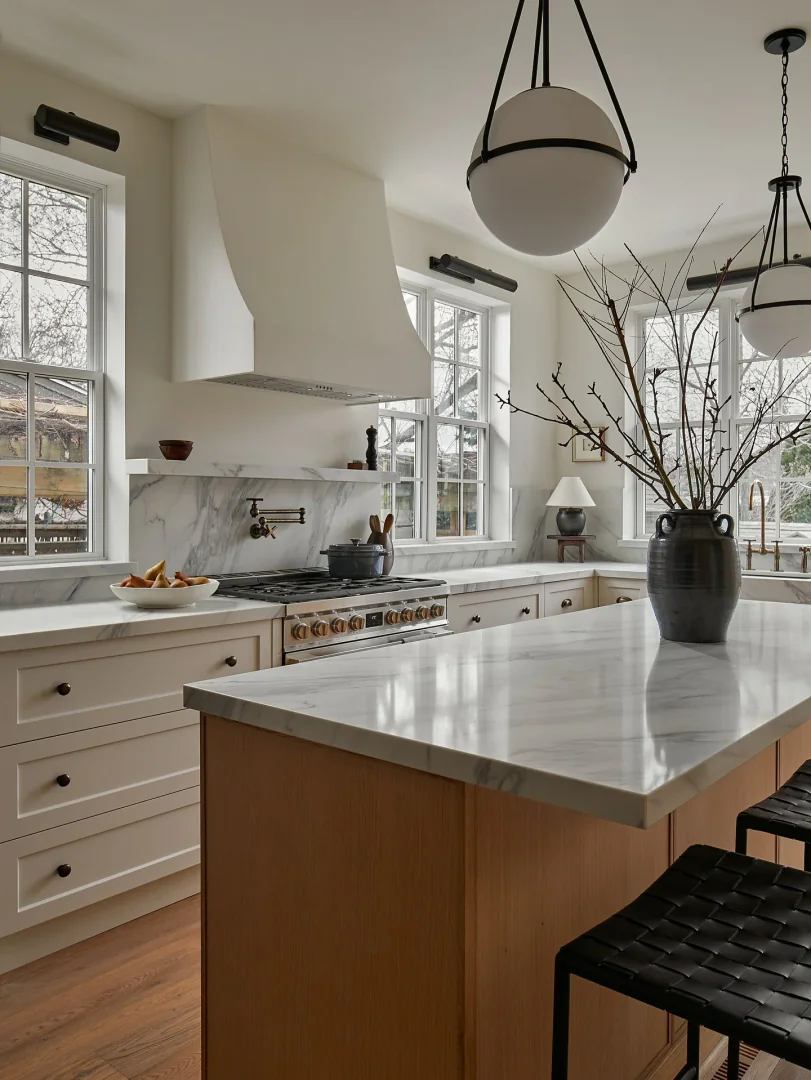 14. Contemporary White Kitchen with Marble Accents (Small White Kitchen Ideas)