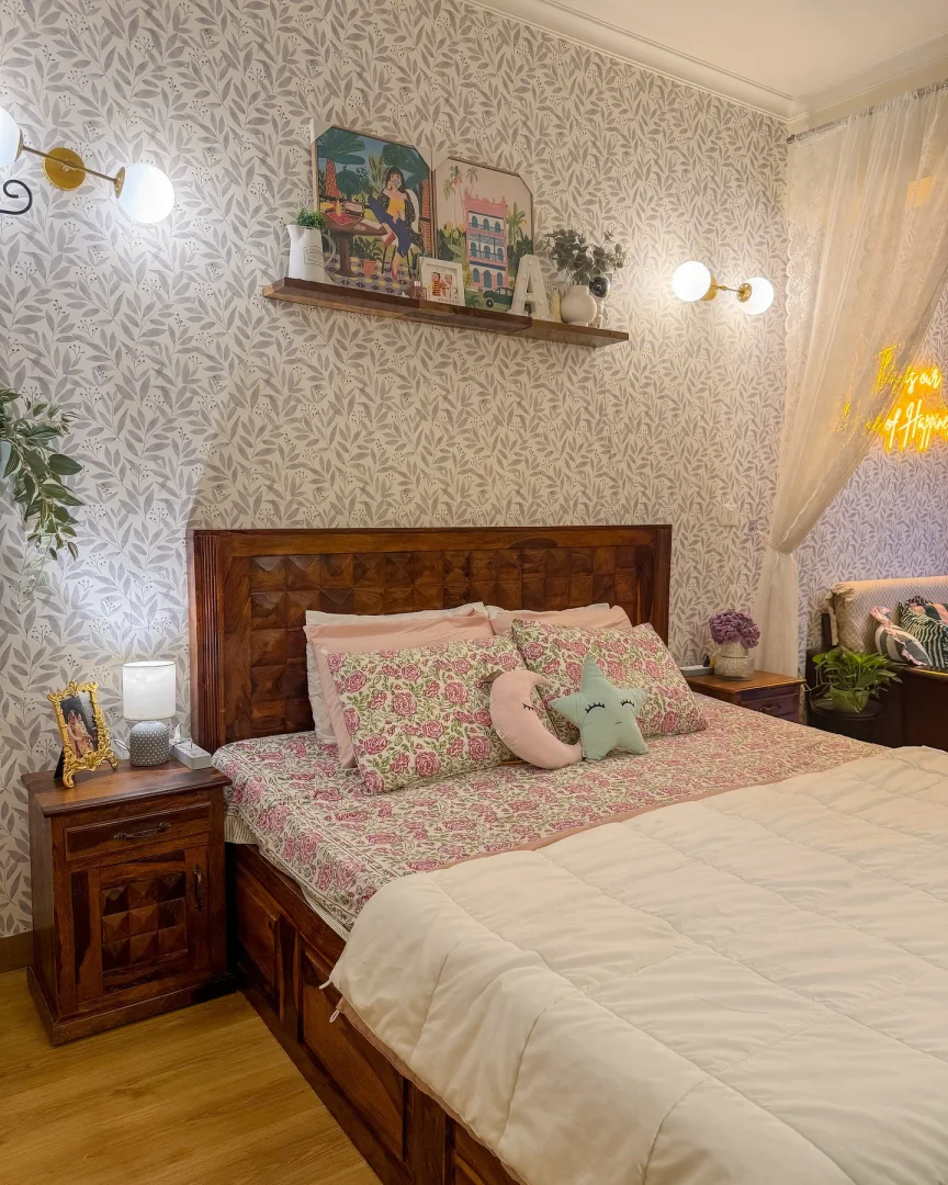 10. Romantic Florals with Warm Wood (Bedroom Ideas for Women)