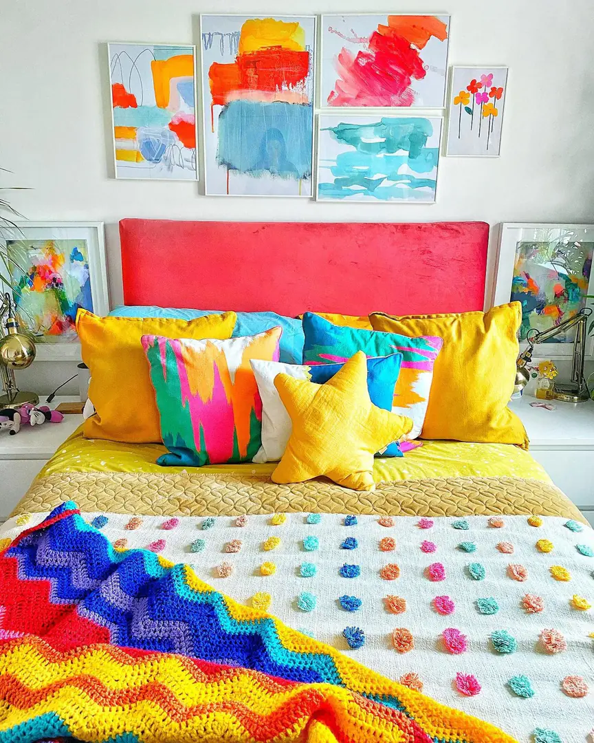11. Bold Art Explosion Bedroom (Colorful Bedroom Ideas)