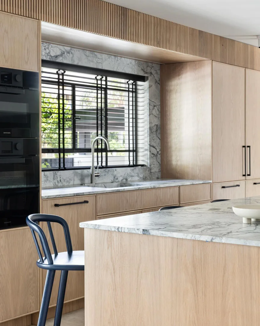 15. Light Oak with Marble Accents (Wooden Kitchen Ideas)