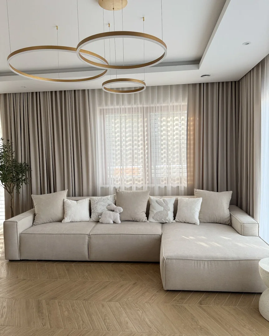 17. Soft Modern Neutrals with Playful Accents (Living Room Furniture Ideas)