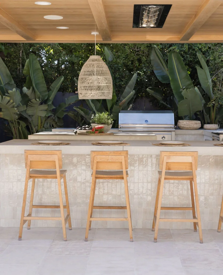 2. Breezy Tropical Grill Station (Rustic Outdoor Kitchen Ideas)