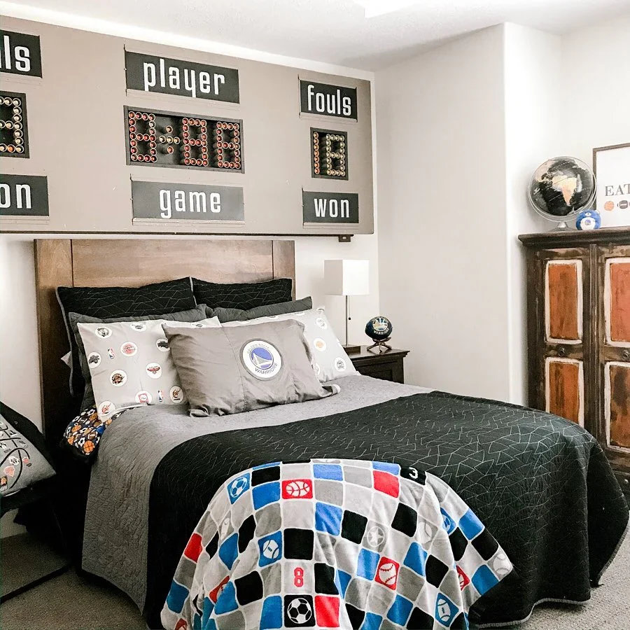 4. Scoreboard-Inspired Sports Haven (Basketball Bedroom Ideas)