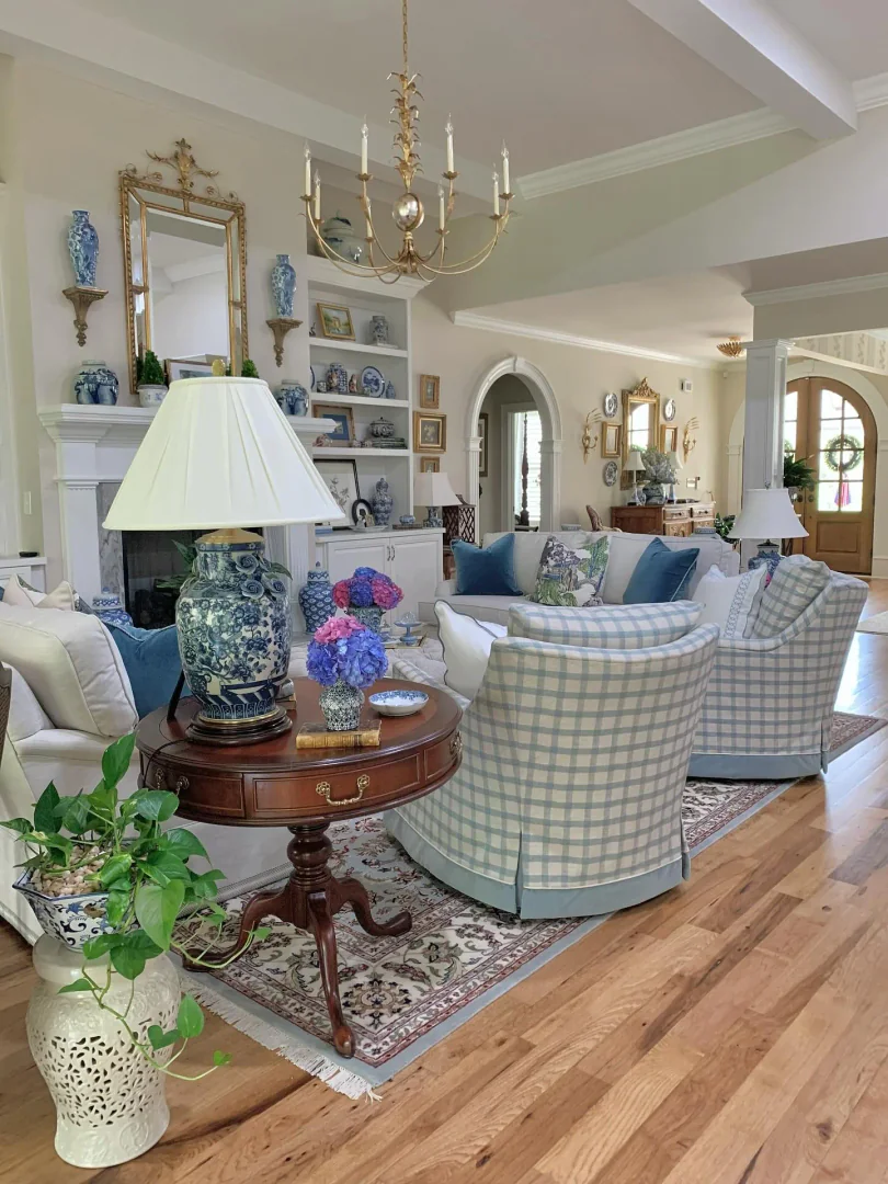 6. Traditional Coastal Sophistication (Beachy Living Room Ideas)